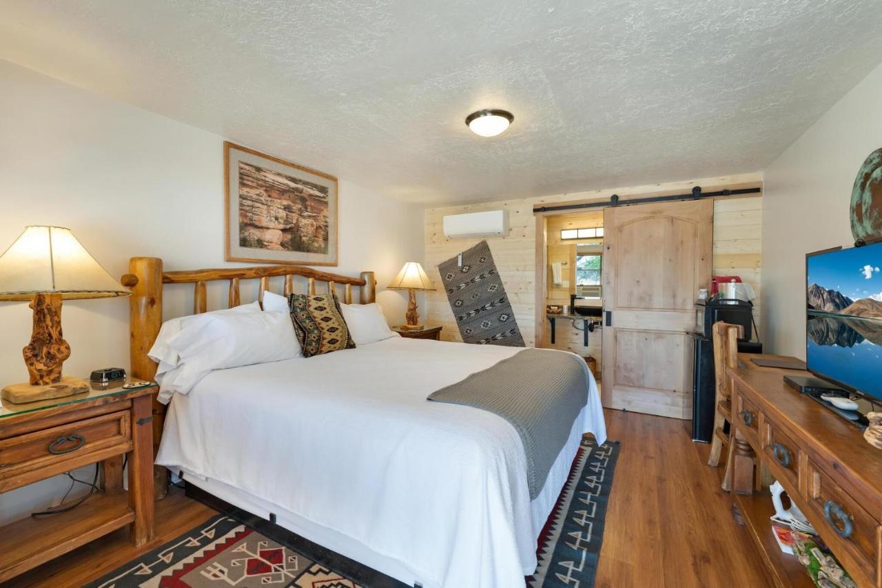 Stone Lizard Motel 3*