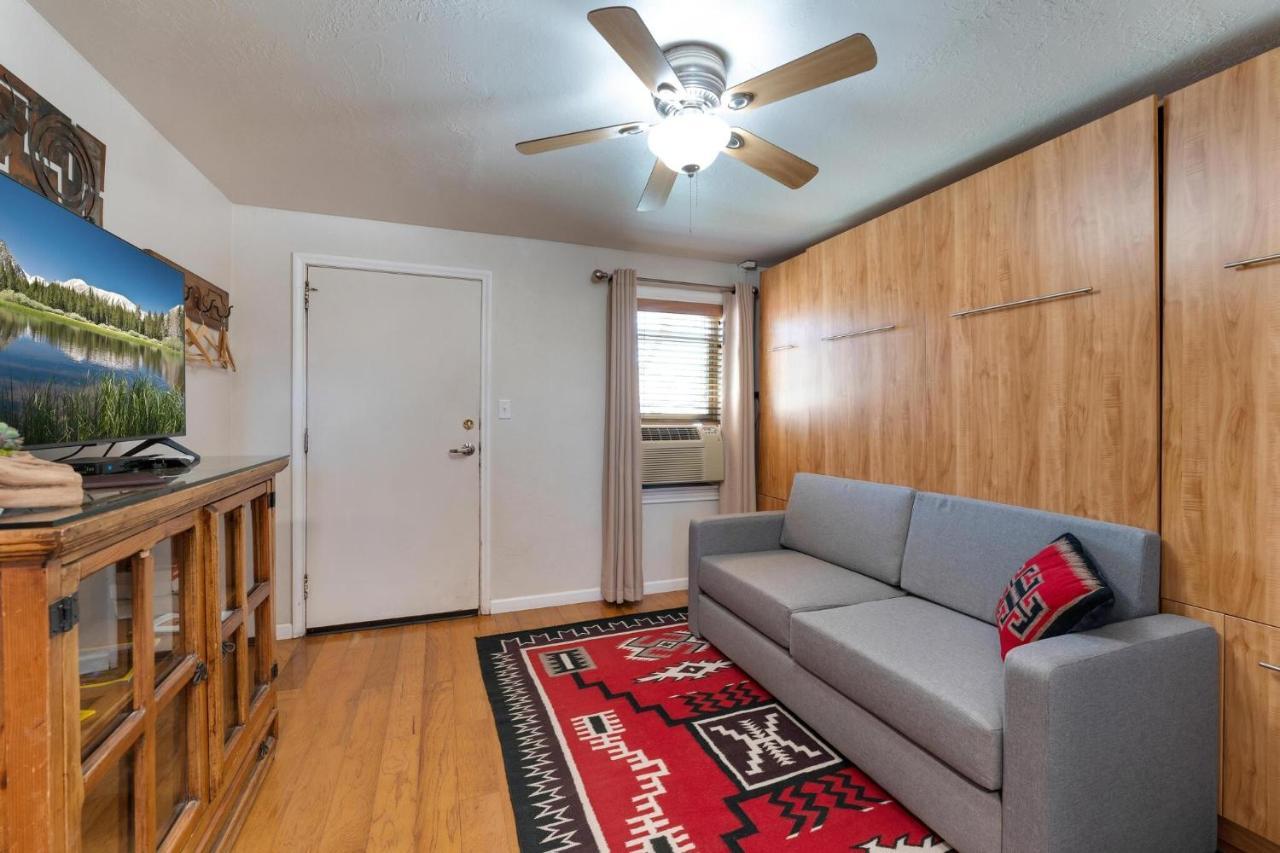 Stone Lizard Motel 3*