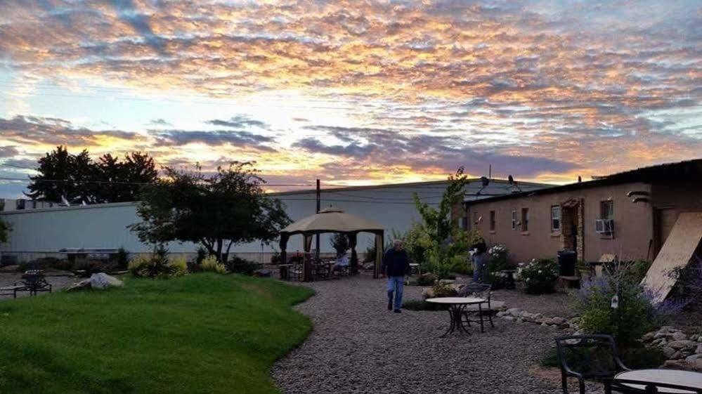 Stone Lizard Motel 3*